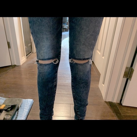 American Eagle ripped Hi-rise dark denim Jeggings size 2 - Picture 2 of 10